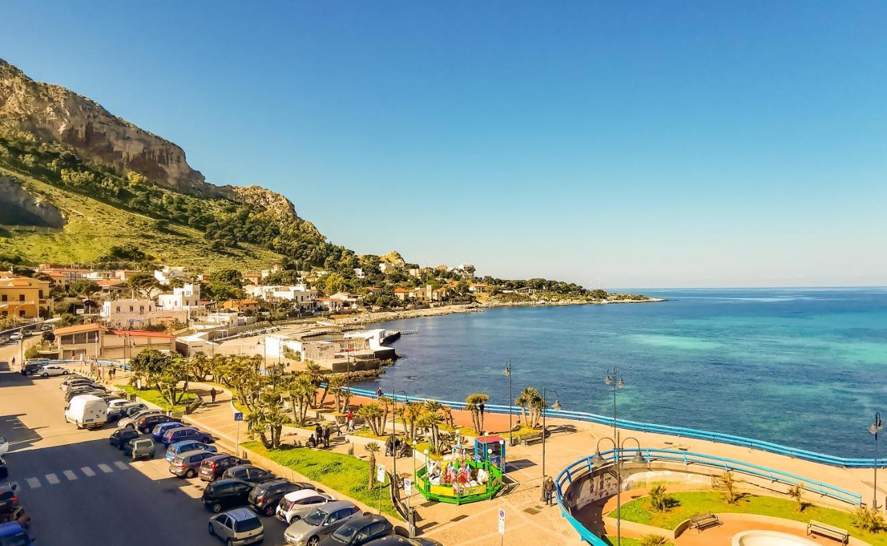 B&B Una Terrazza Sul Golfo Di Sferracavallo Exteriör bild