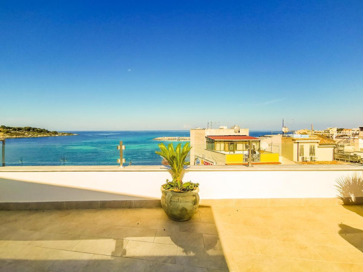 B&B Una Terrazza Sul Golfo Di Sferracavallo Exteriör bild