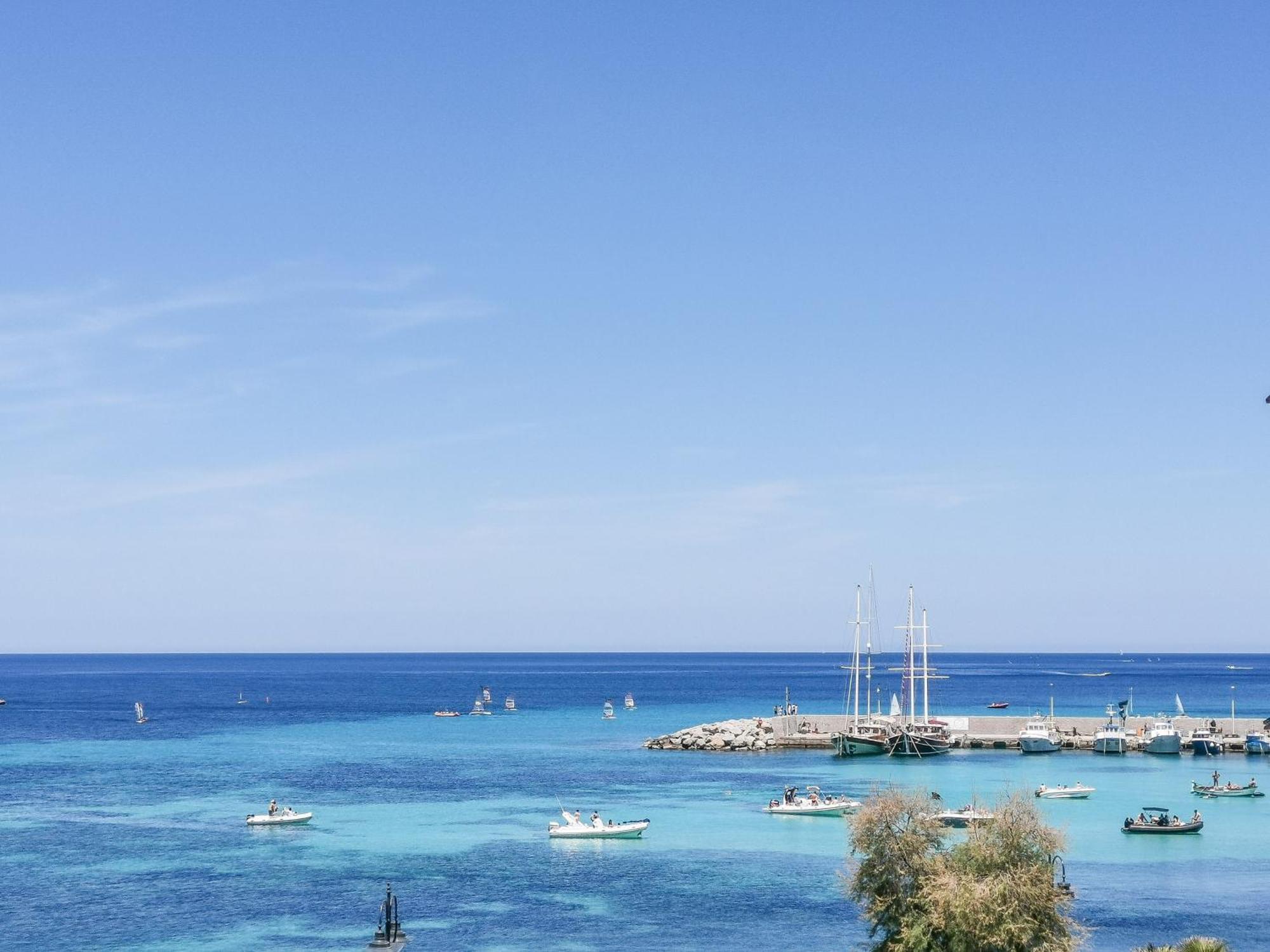 B&B Una Terrazza Sul Golfo Di Sferracavallo Exteriör bild