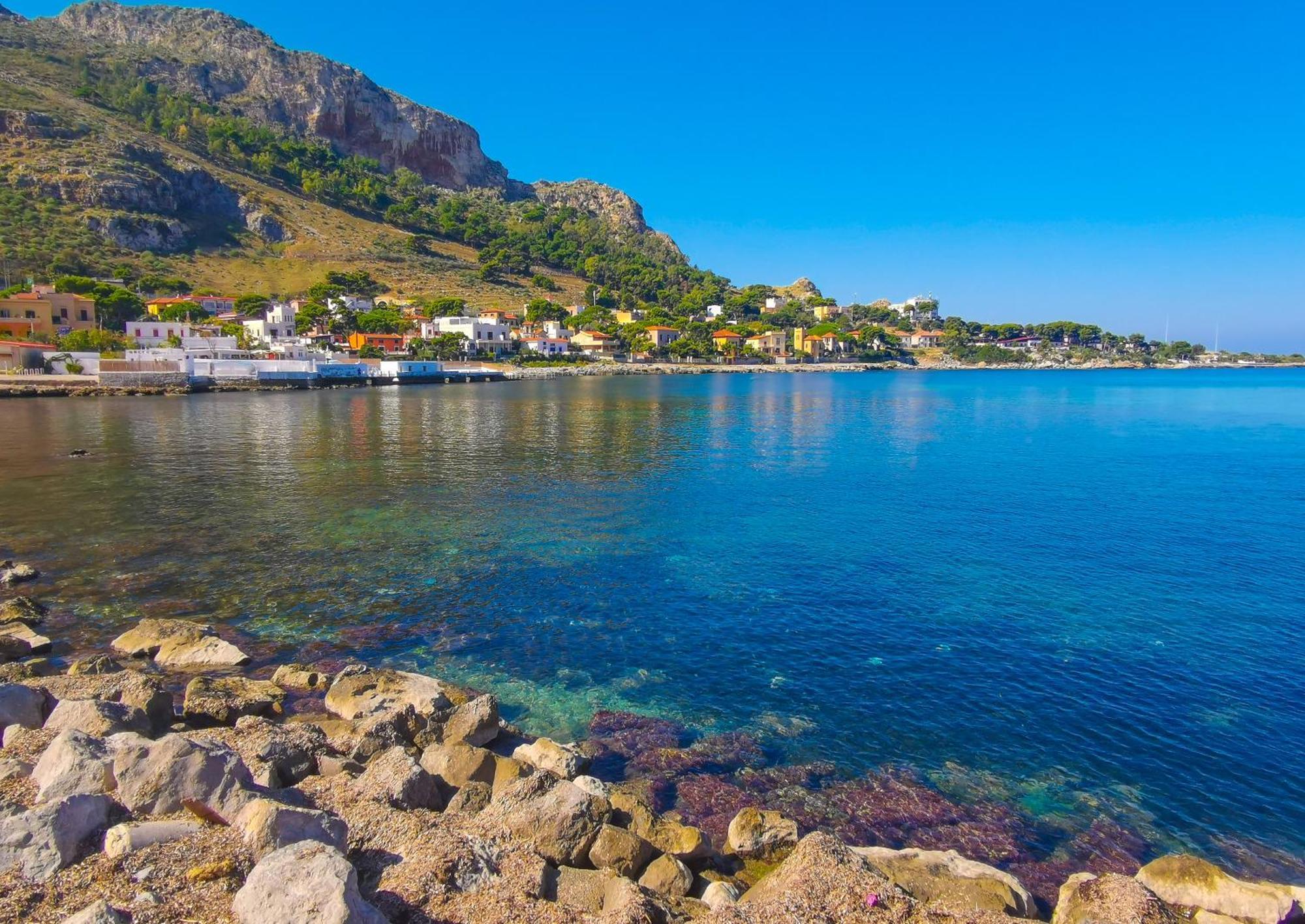 B&B Una Terrazza Sul Golfo Di Sferracavallo Exteriör bild