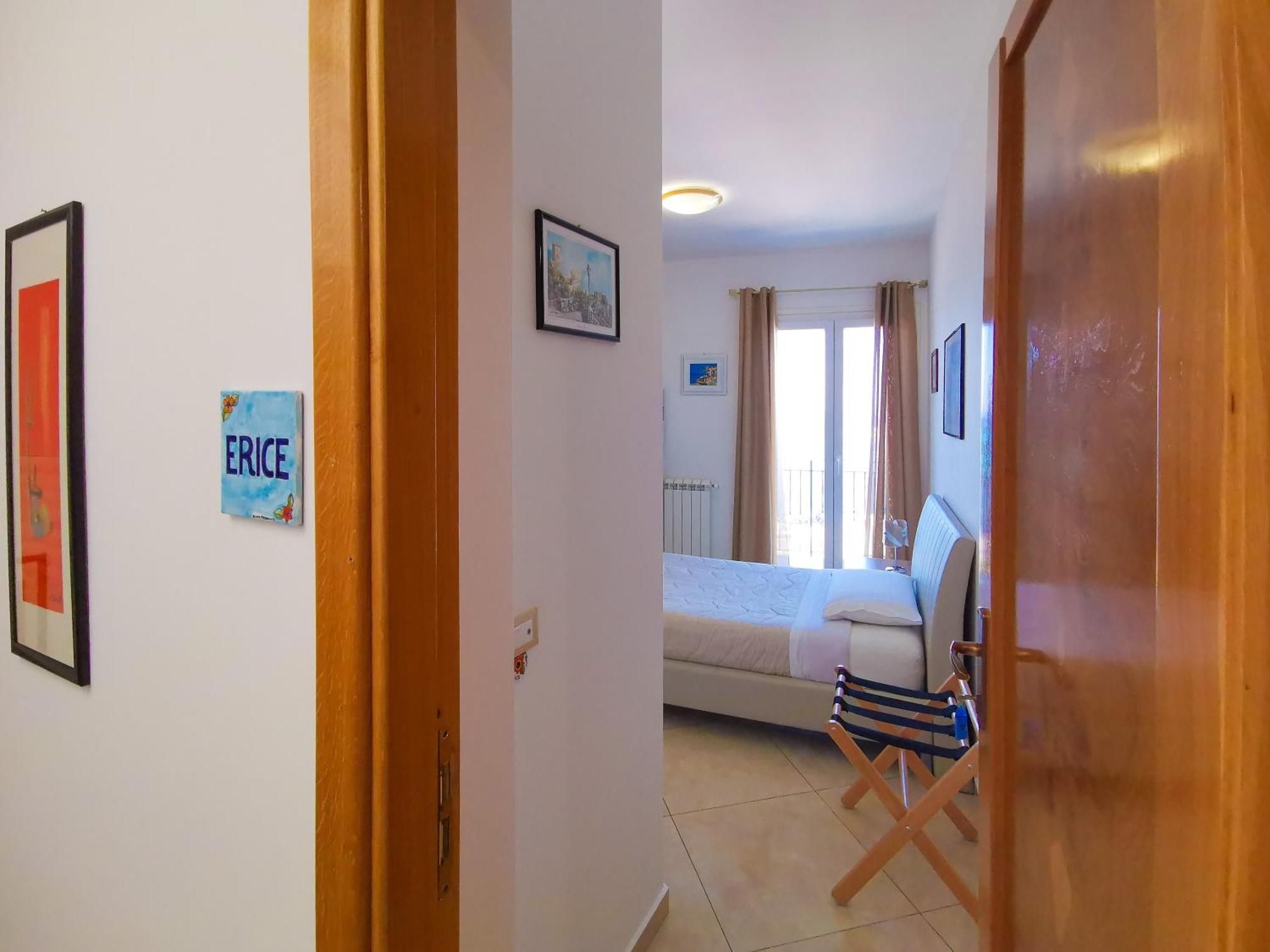 B&B Una Terrazza Sul Golfo Di Sferracavallo Exteriör bild