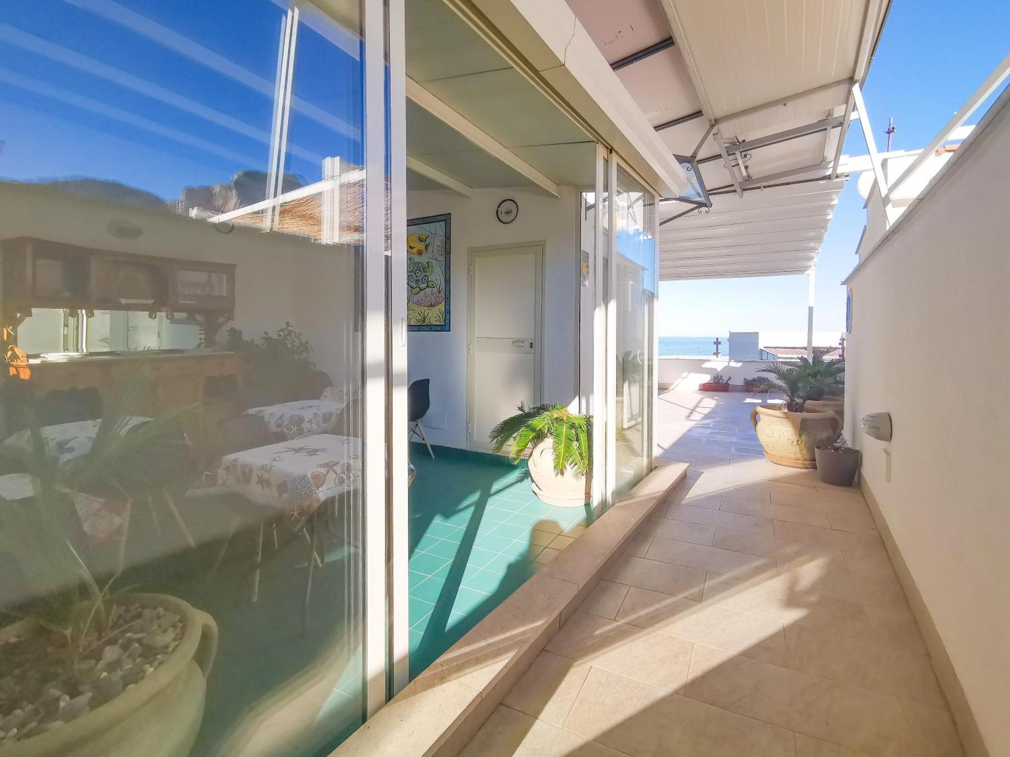 B&B Una Terrazza Sul Golfo Di Sferracavallo Exteriör bild