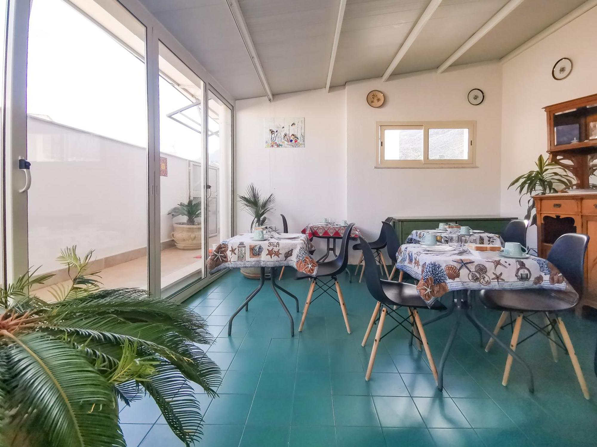 B&B Una Terrazza Sul Golfo Di Sferracavallo Exteriör bild