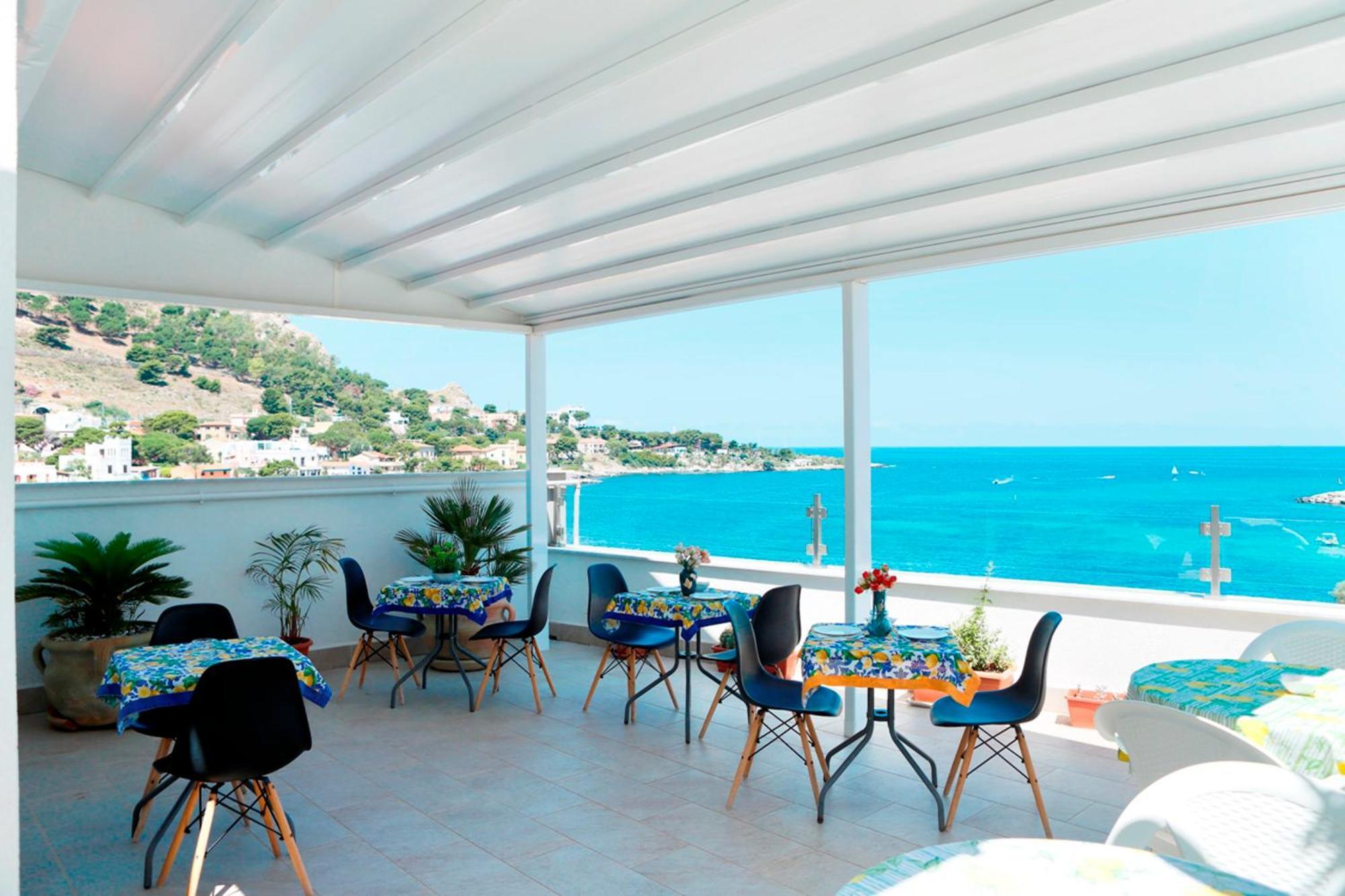 B&B Una Terrazza Sul Golfo Di Sferracavallo Exteriör bild